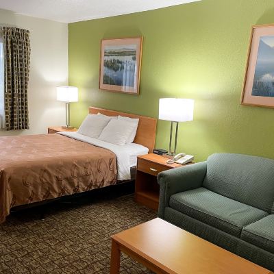 Comfort Room Hudson Inn & Suites Promo Code