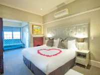 Saint James on Venice Hotels in Berea