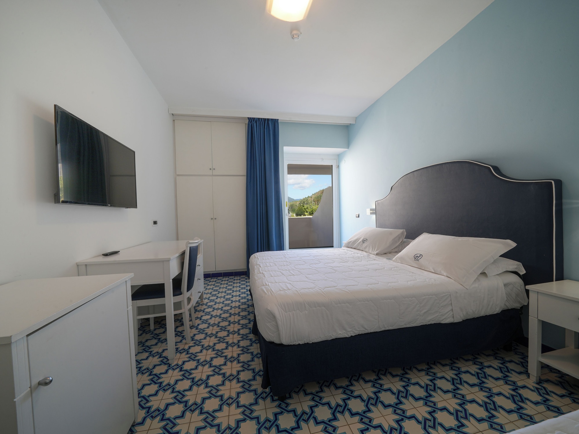 带阳台的标准双人或双床间