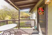 Cozy Cabin Retreat With Scenic Views 2 Bedroom Cabin