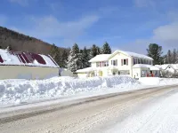 Mountain Treasure Bed and Breakfast فنادق في ويندهام