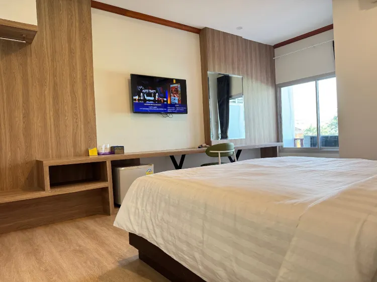 ห้องดีลักซ์เตียงใหญ่หรือเตียงแฝด