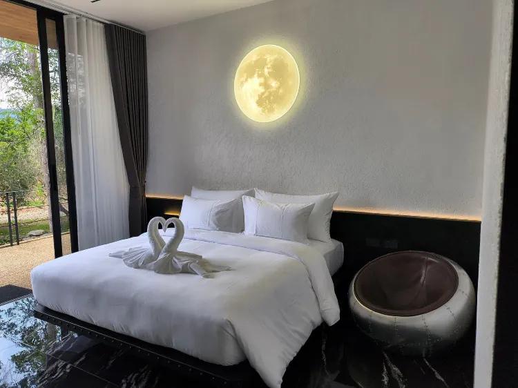 ห้องดีลักซ์ เตียงใหญ่ 1 เตียง