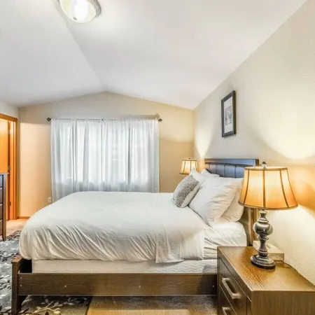 Serenity in Prime Everett Craftsman Near Boeing! Отели в г. Эверетт
