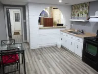 Bright & Cozy 2-Bedroom Main Floor Suite Hotel a Brampton