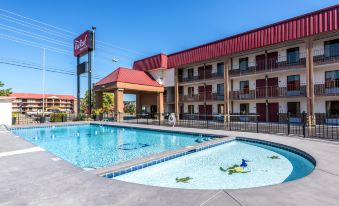 Red Roof Inn & Suites Pigeon Forge - Parkway