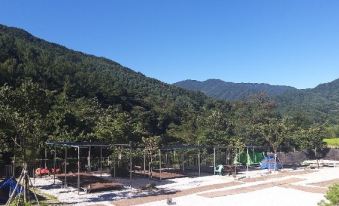 Hamyang Baekmudongmaru Park Pension Campsite