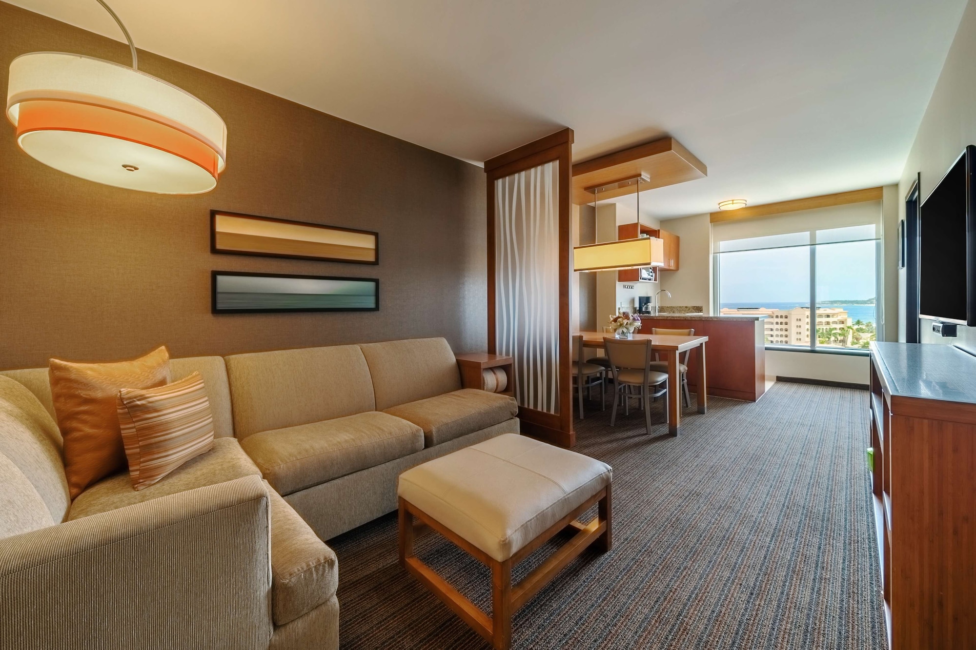 凯悦特大床套房海景 （带梳化床）