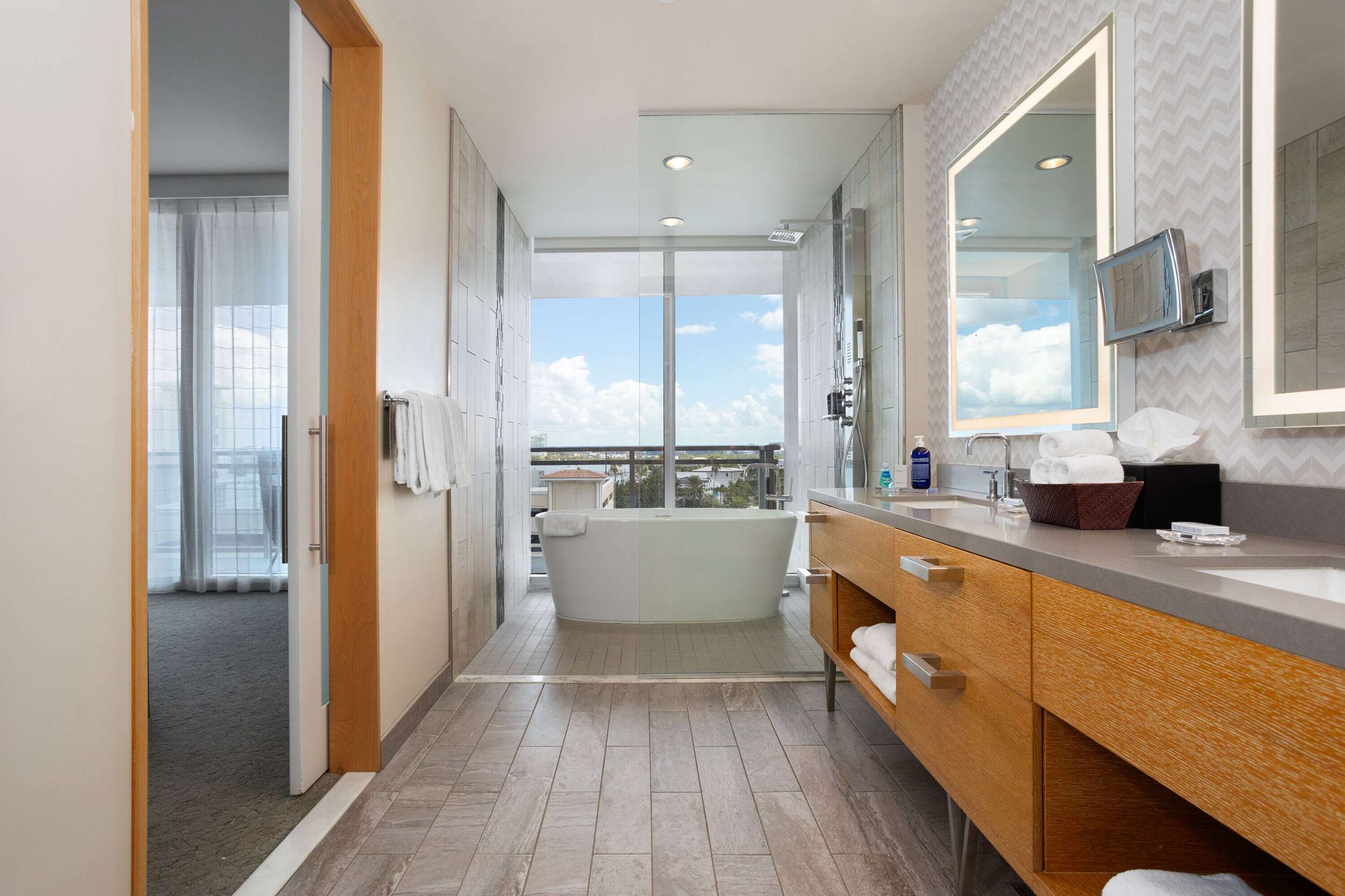 总统套房 带2张特大床和2张大床-无烟