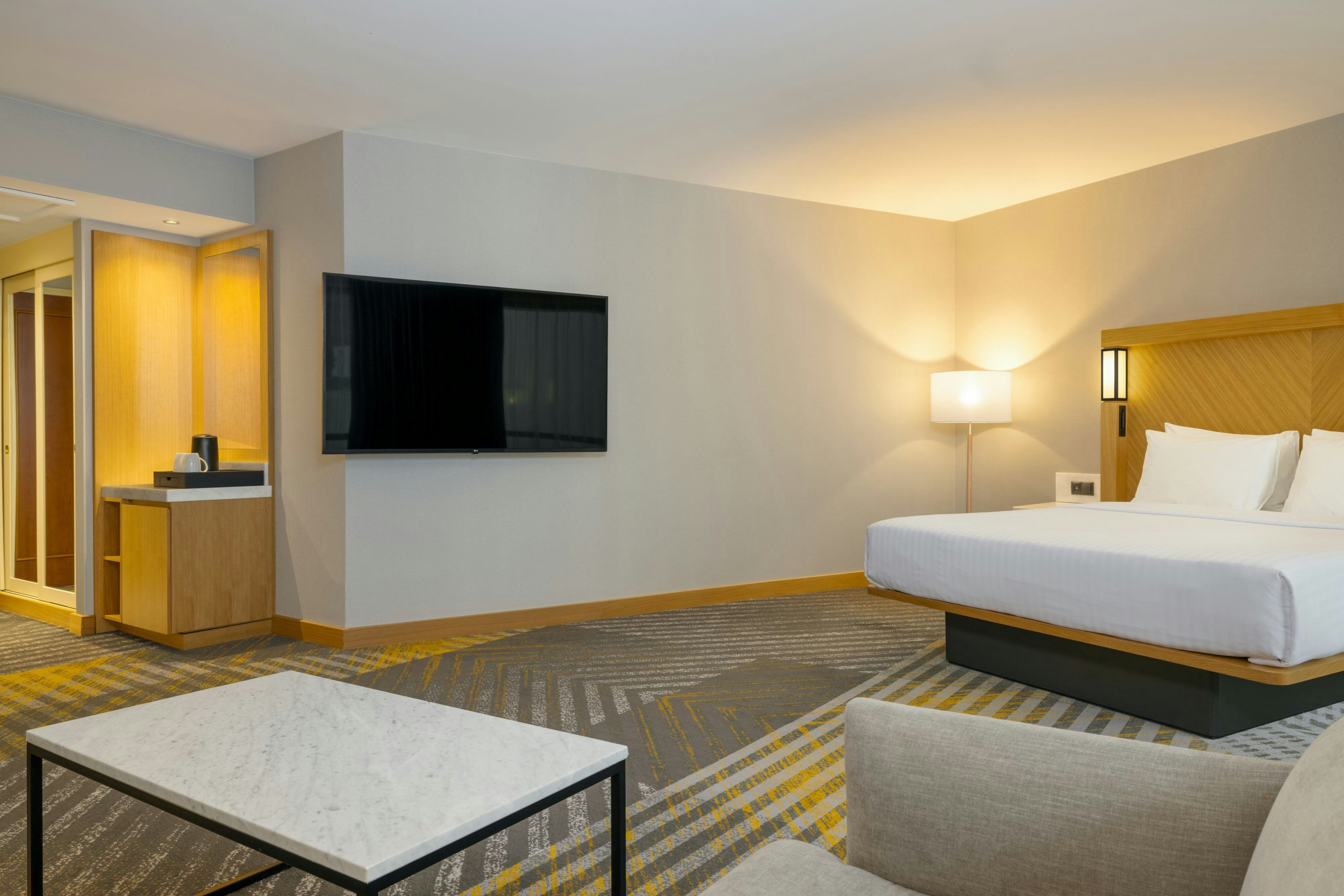 大型转角特大床房（可使用泳池）