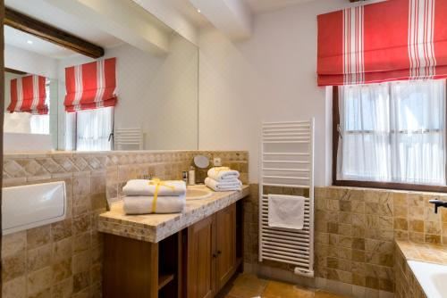 带山景的双人间