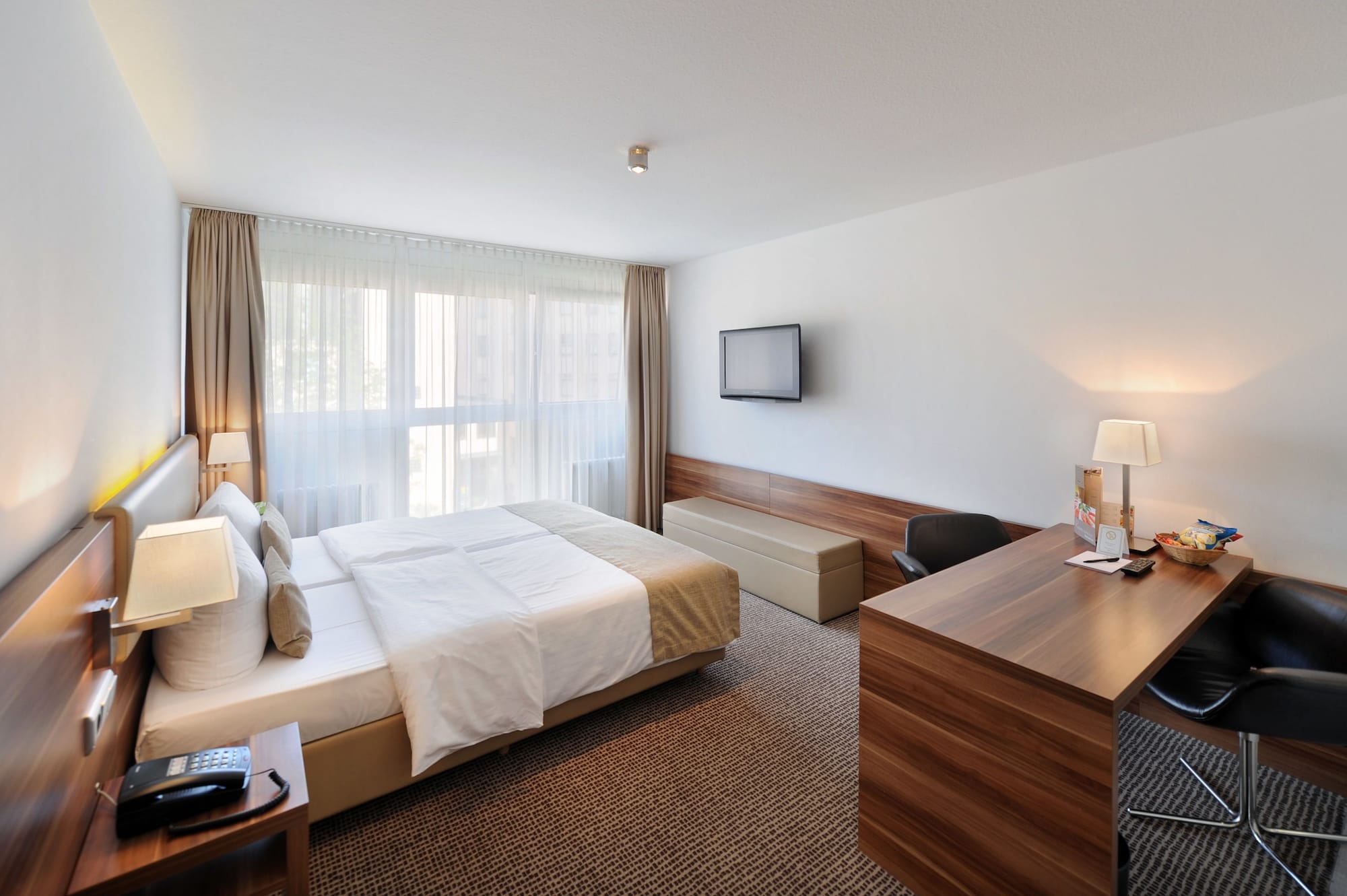 双人床或双床房（1张双人床或2张单人床）