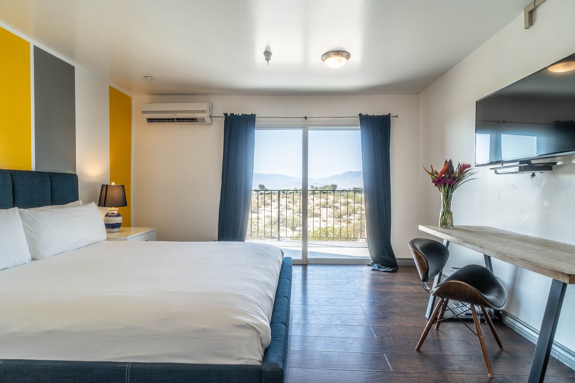 套房， 1 张特大床， 简易厨房， 山景