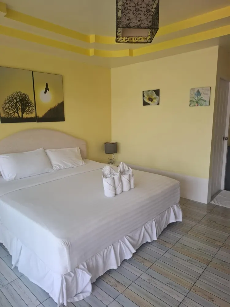 ห้องดีลักซ์ เตียงใหญ่ 1 เตียง