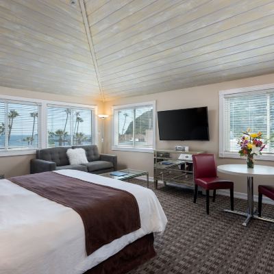 Amelia Earhart Suite Glenmore Plaza Hotel Promo Code