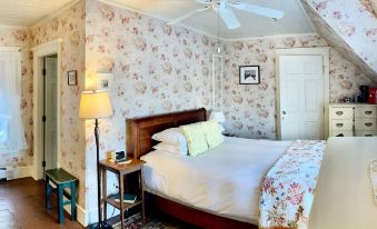 Elsa's Inn on the Harbor - Housity