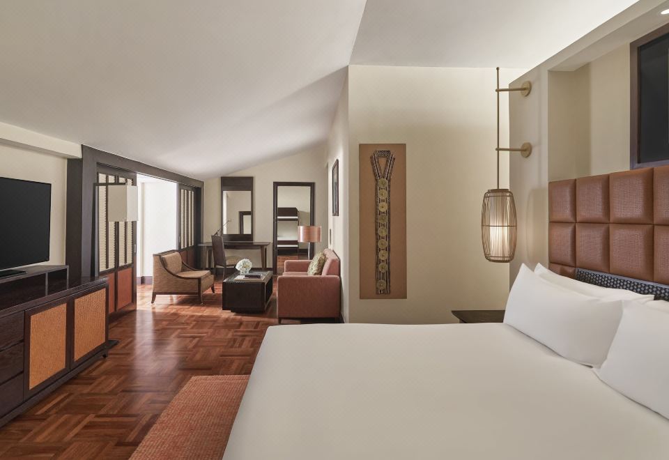 湖景精致特大床套房直通俱乐部