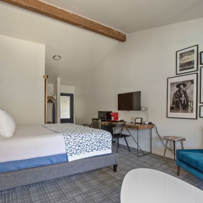 King Room with Courtyard View Sideways Inn Promo Code