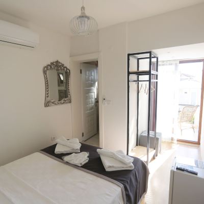 1.Kat Balkonlu Bahce Manzarali Fizzio Alacati Hotel Promo Code