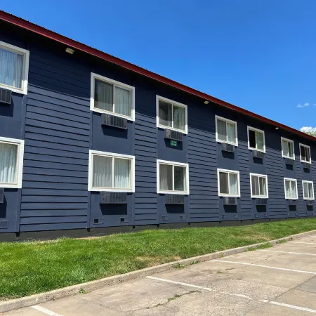 The Junction Hotel and Hostel