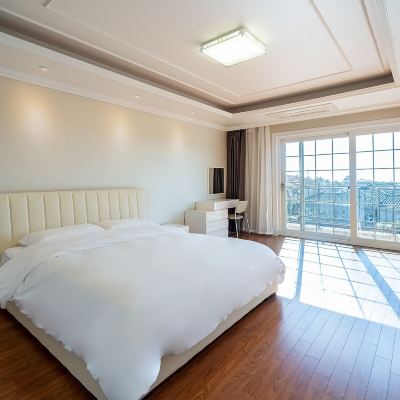 Hiking Package Platinum Deluxe Family (Shuttle Service, Kit Provided, 10, 000Won Coupon For Cvs Only) 기린 리조트 쿠폰