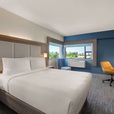 標準大床間 列治文温哥華機場智選假日酒店優惠