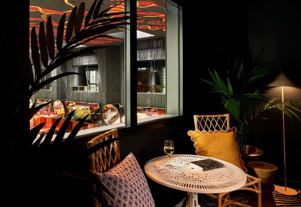 Large Mama Double Bow Window