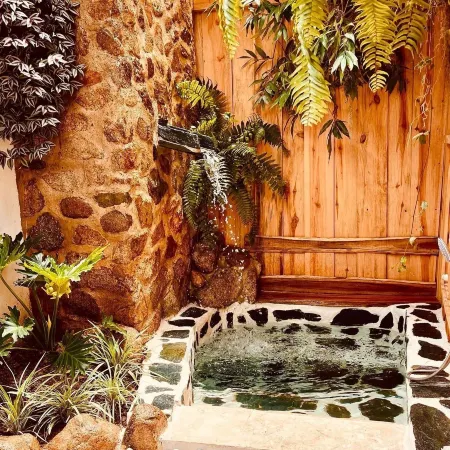Valle Fresco Eco-Lodge Отели в г. Констанца