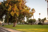Guest Favorite! Easy Walk to Beach/Food & Shops + Private Parking