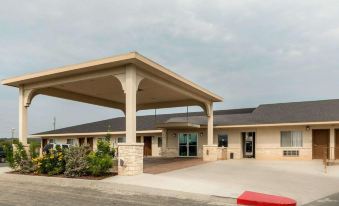 Motel 6 Junction, TX - Llano River