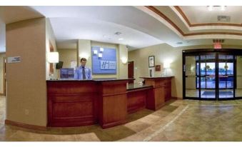 Holiday Inn Express & Suites Bartlesville