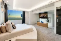 10,000 Sqf Mansion Carved into Camelback - Infinity Pool, Spa, Gym, Rooftop Bar