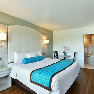 Classic Single Room, 1 King Bed, Accessible The Freeport Inn and Marina Promo Code
