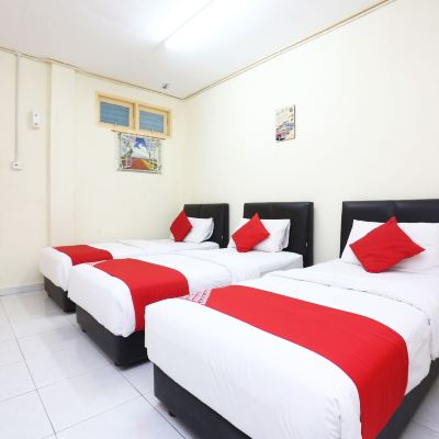 Standard Triple Room Kupon OYO 89640 Hotel Pelangi Marang