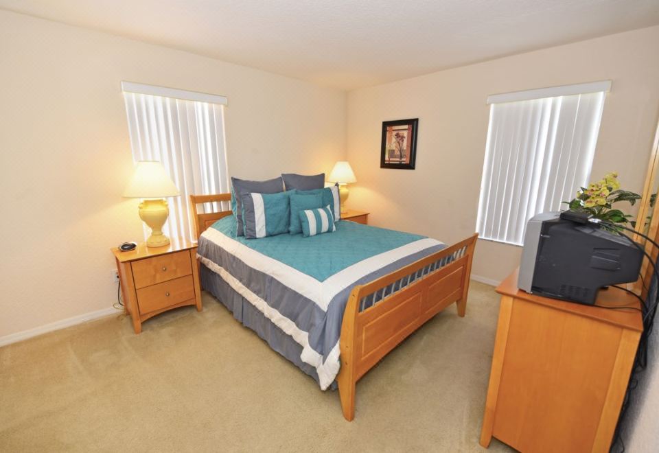 宽敞别墅配泳池和度假村便利设施-奢华休闲