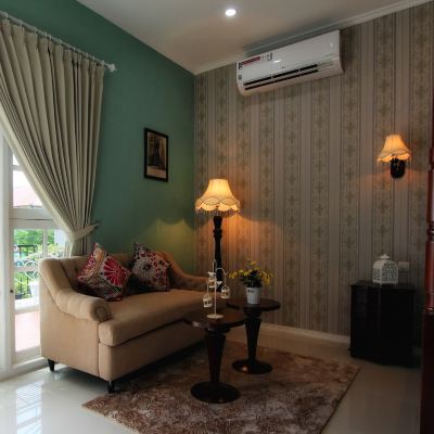 Suite Omah Madam Bed & Breakfast Promo Code
