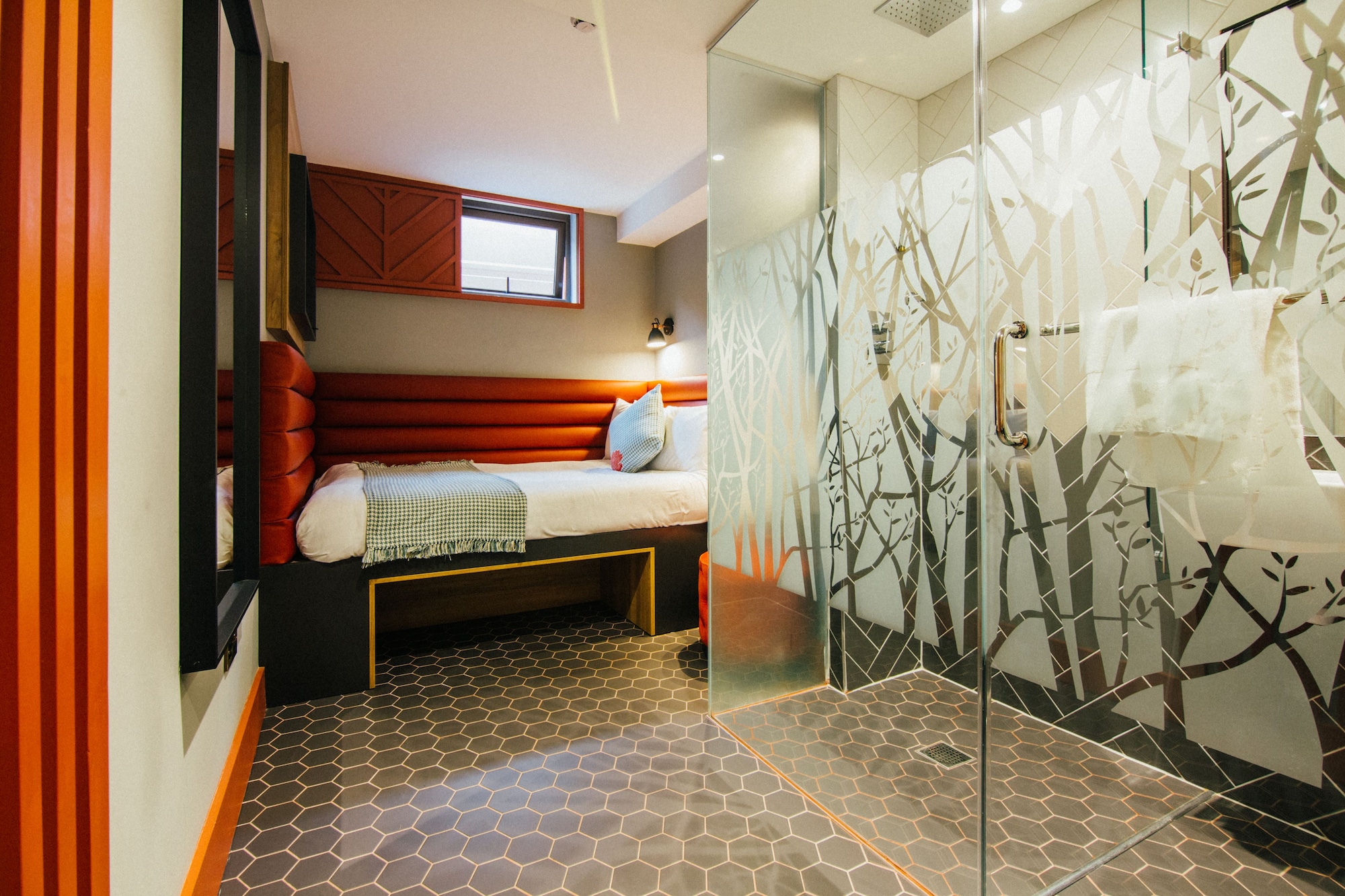 城市舱房，1张双人床