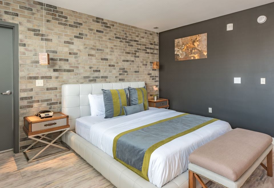 Lexen Hotel - North Hollywood Near Universal StudiosDeluxe King Room with Balcony