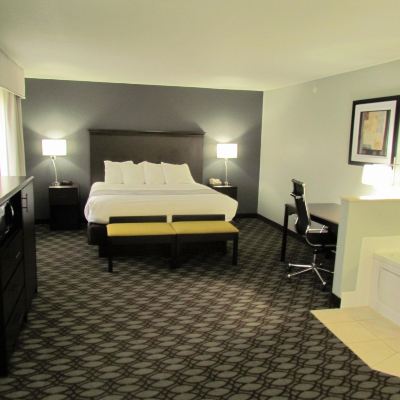 Honeymoon Suite, 1 King Bed, Non Smoking, Jetted Tub Oak Hill Inn & Suites Promo Code