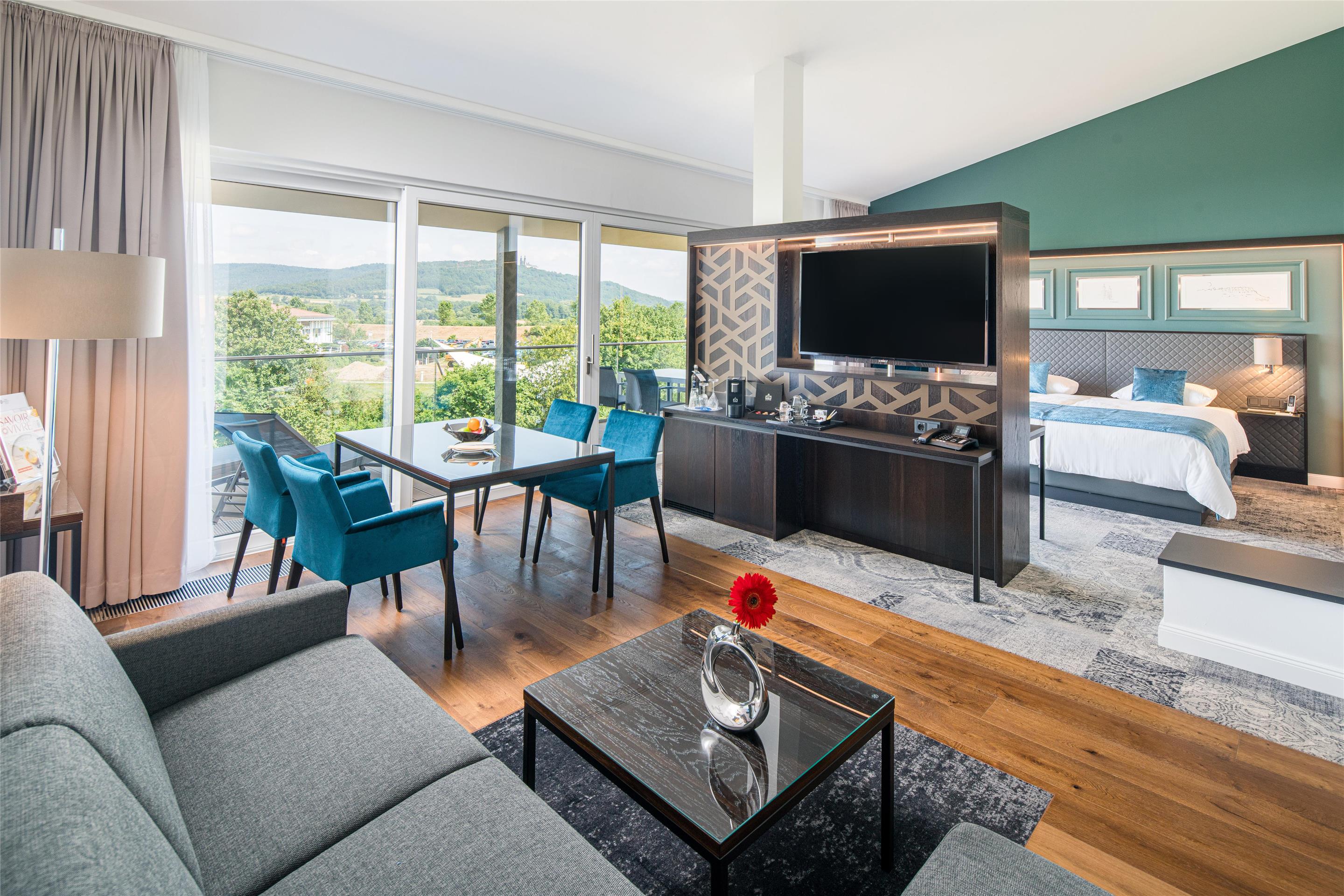 顶层套房（街边）