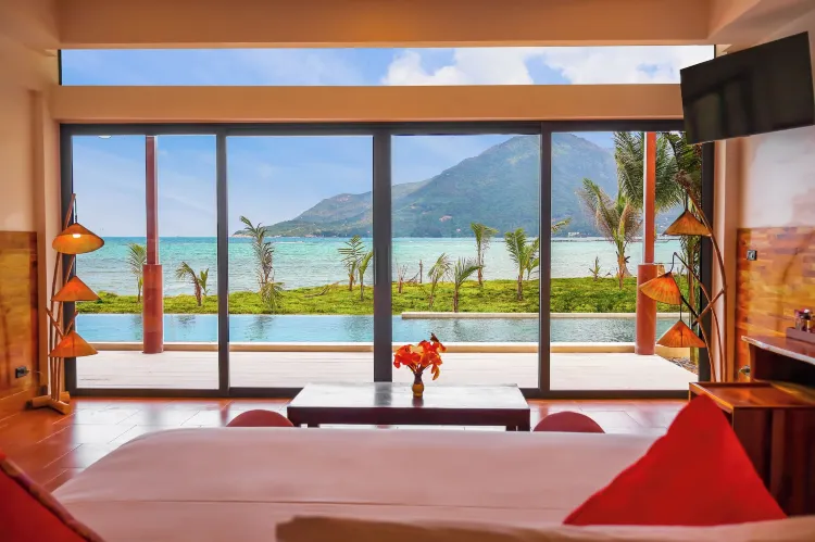 พูลวิลลาแบบสามห้องนอน