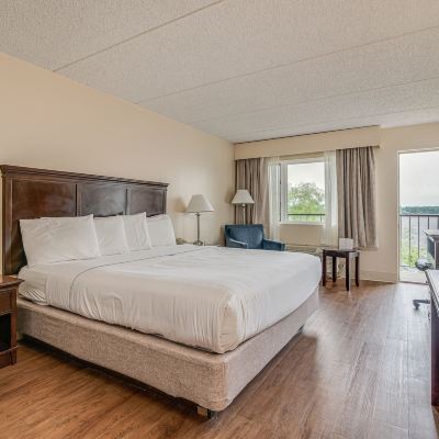 Room, 1 King Bed, Jetted Tub, River View Bonnie Castle Resort & Marina Promo Code