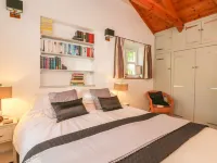 Pond Cottage Hotel di 