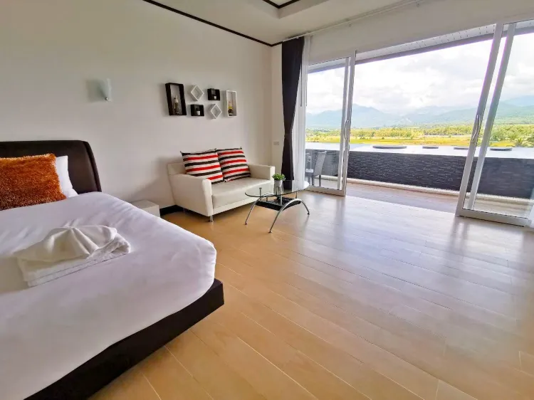 ห้องดีลักซ์ เตียงแฝด พร้อมวิวภูเขา