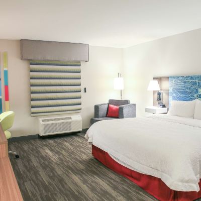 King Room with Roll-in Shower-Mobility/Hearing Accessible-Non-Smoking
