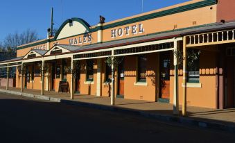 "a brick building with a sign that reads "" wades hotel "" prominently displayed on the front of the building" at Prince of Wales Hotel Gulgong