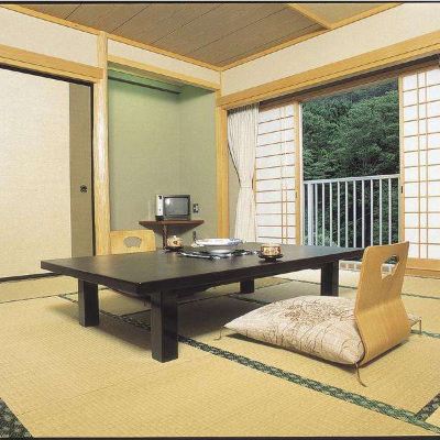 [Promise Along the River]Japanese-Style Room 10 Tatami Mats Where You Can Enjoy the Colors of the Season from the Window[Japanese Room][Non-Smoking][Mountain View][River View]