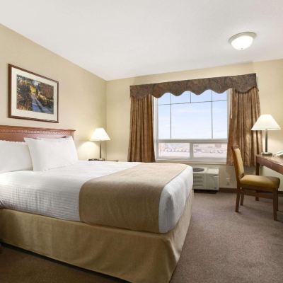 Junior Queen Suite-Non-Smoking Super 8 by Wyndham High Level AB Promo Code