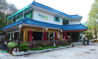 Muju Bakam Villa Pension