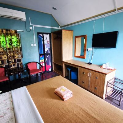 Bilik Deluxe King Kupon OYO 90038 Dalyla Inn Chalet